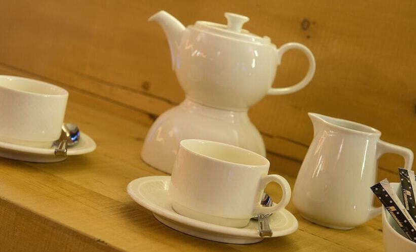 اتاق سوپریور با چشم‌انداز کوهستان, Astra