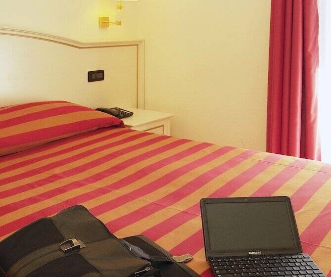 スタンダードルーム, Fashion