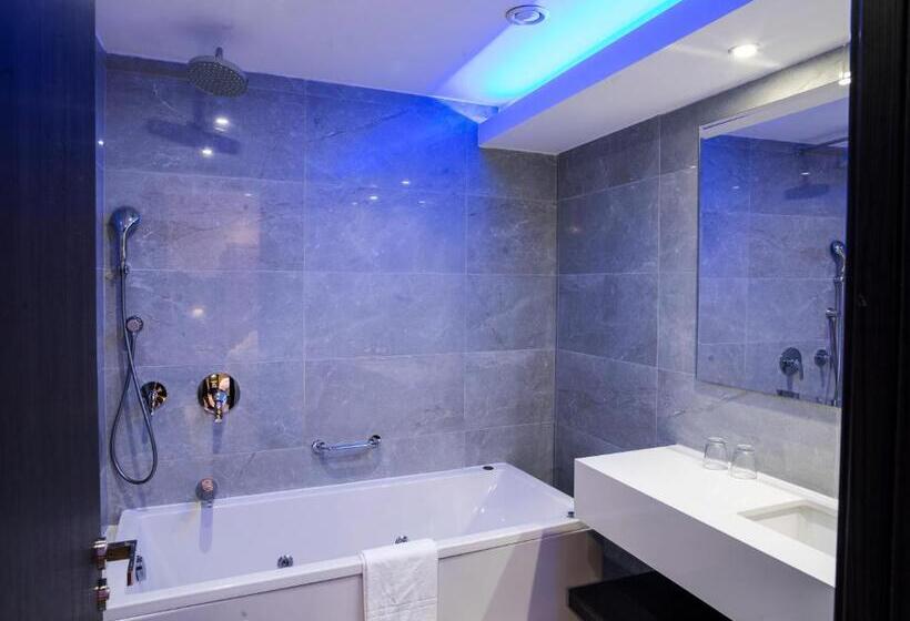 سوئیت با وان آب گرم, Frangiorgio