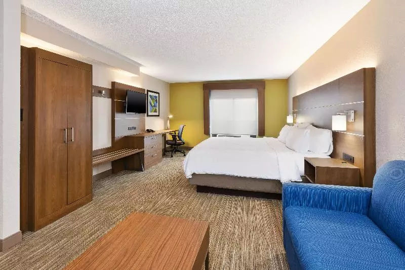 キングサイズベッドのスイートルーム, Holiday Inn Express & Suites Chesapeake, An Ihg