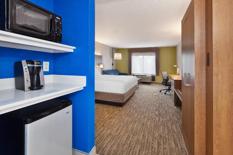 스위트 킹사이즈 침대, Holiday Inn Express & Suites Chesapeake, An Ihg