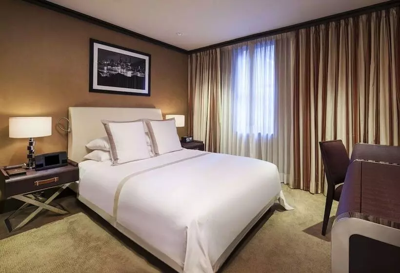 Superior-huone, The Chatwal, The Unbound Collection By Hyatt