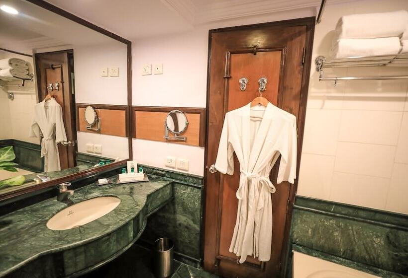 Люкс, The Piccadily