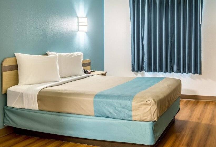 اتاق دلوکس مخصوص معلولین, Motel 6 Lincoln City, Or
