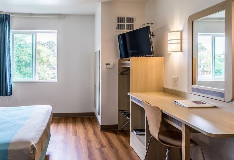 اتاق دلوکس مخصوص معلولین, Motel 6 Lincoln City, Or