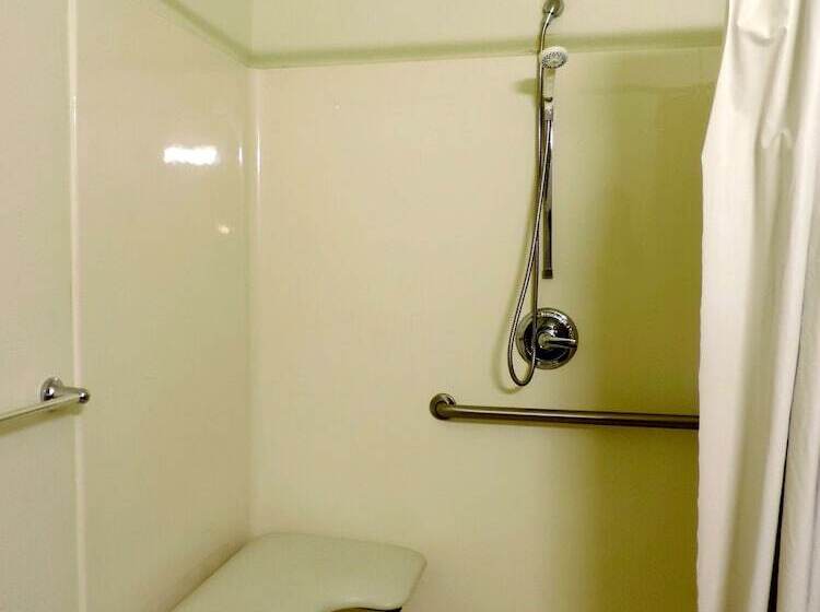 Номер Deluxe Адаптированный для Инвалидов, Motel 6 Lincoln City, Or