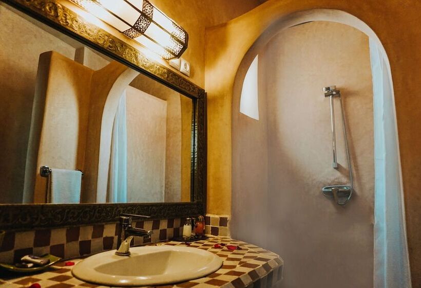 سوییت جونیور, Riad Nora