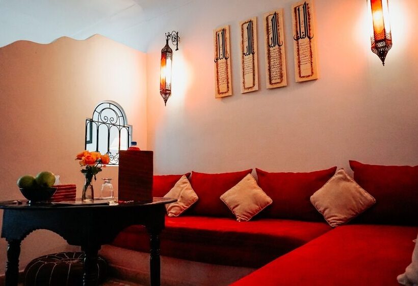 سوییت جونیور, Riad Nora