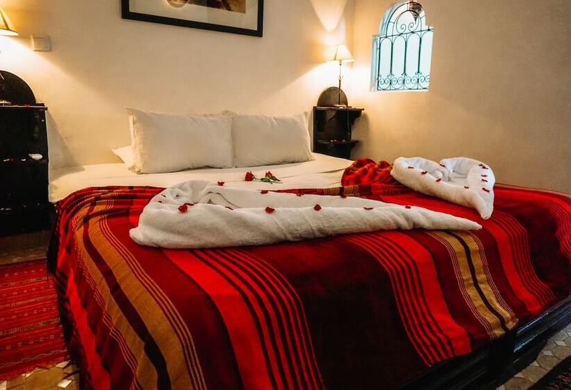 سوییت جونیور, Riad Nora