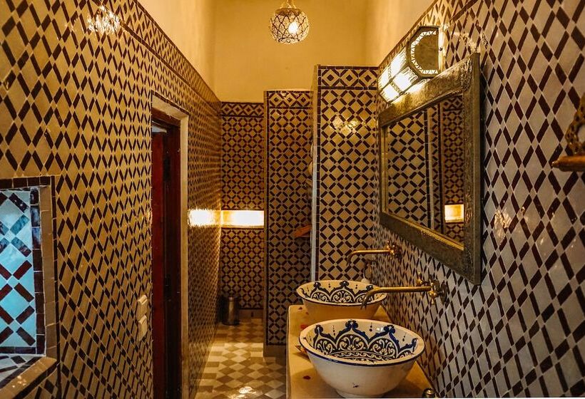 سوئیت سینیور, Riad Nora