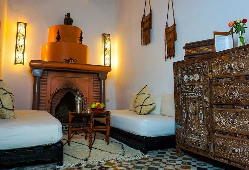 سوئیت سینیور, Riad Nora