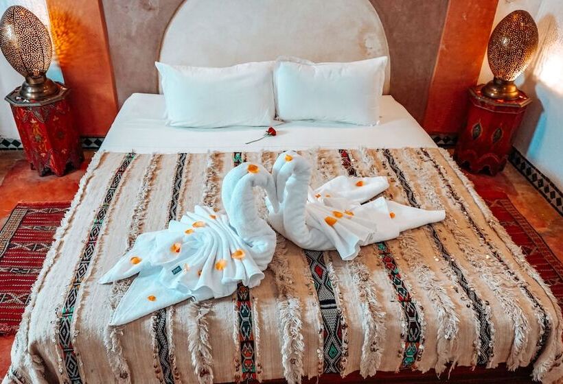 سوئیت سینیور, Riad Nora