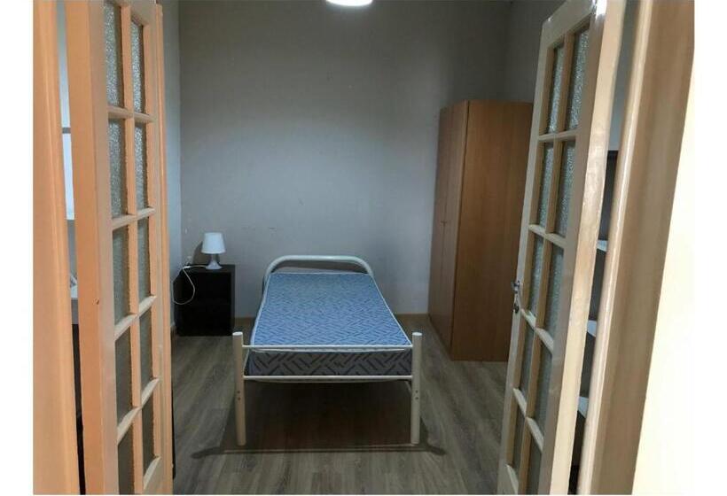 스탠다드 싱글 룸 공동욕실, Covilhã Hostel
