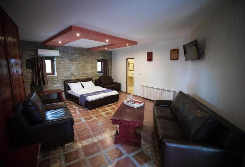 带按摩浴盆的套房, Arbanasi Deluxe Villa