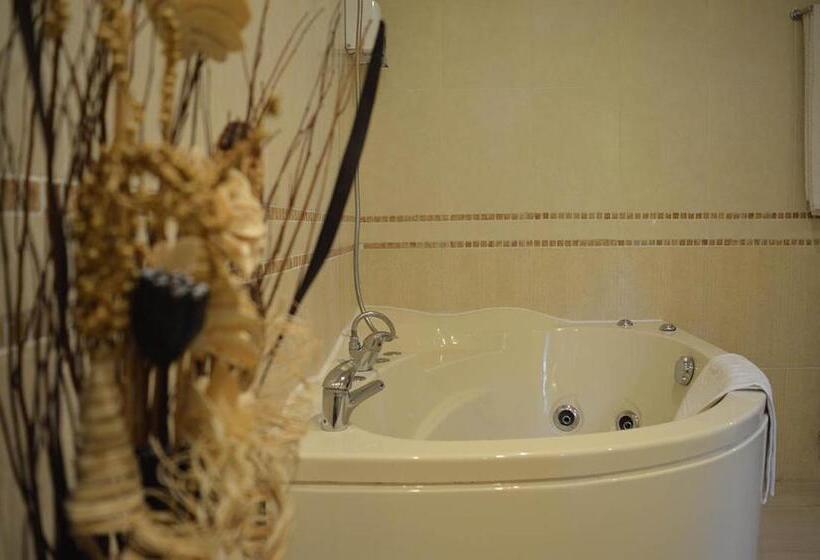 带按摩浴盆的套房, Arbanasi Deluxe Villa