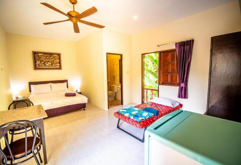 חדר משפחתי, Muchshima House