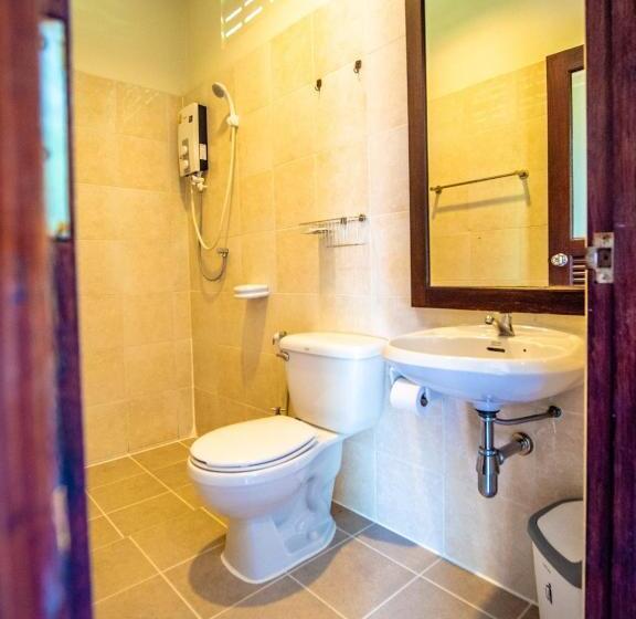 חדר משפחתי, Muchshima House