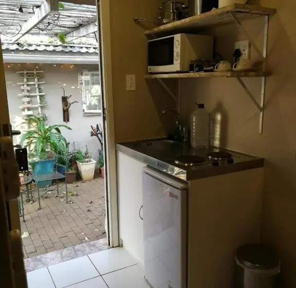 スタンダードルーム, The Fever Tree Guest House