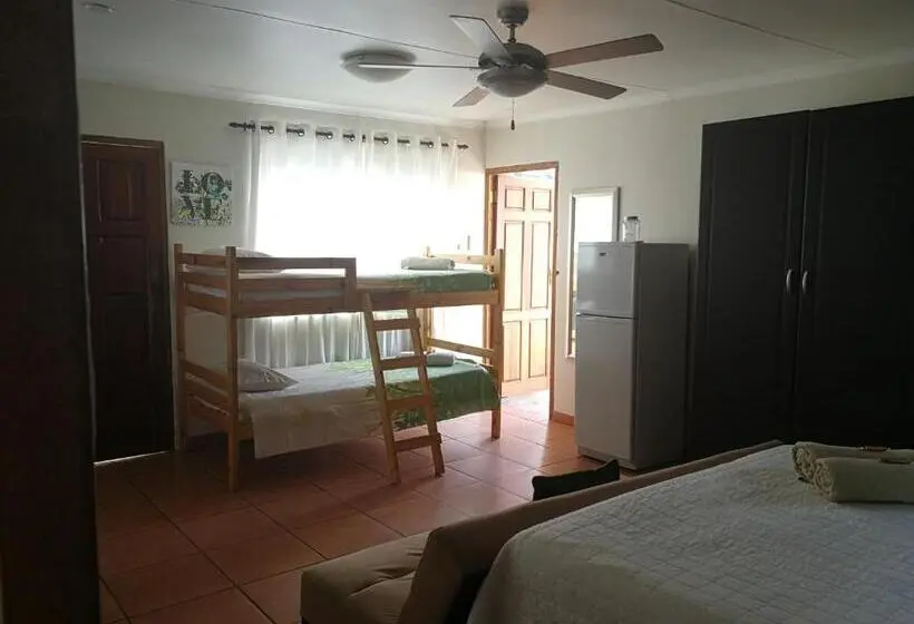 ファミリールーム, The Fever Tree Guest House