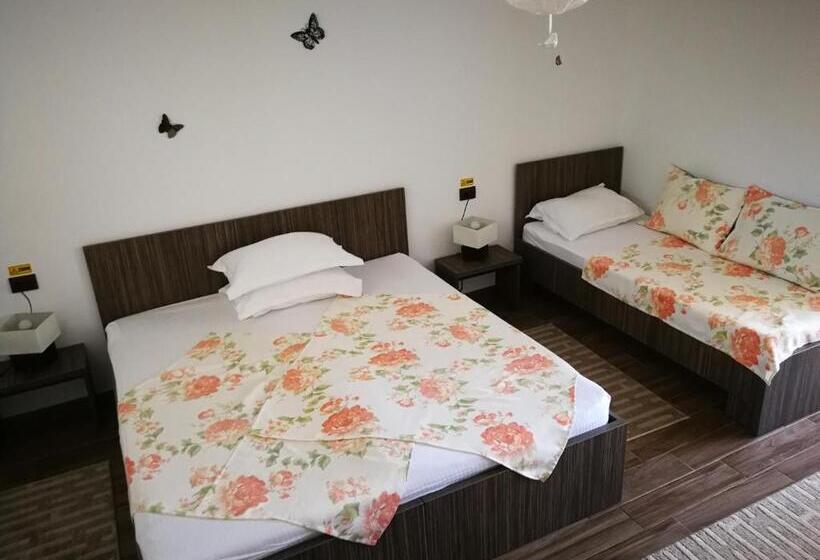 스탠다드 트리플 룸, Pensiunea Socrita