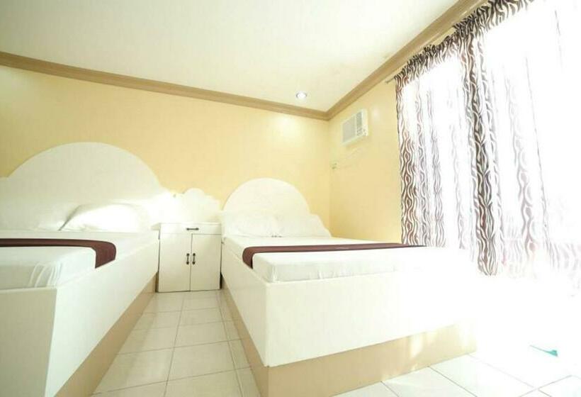 غرفة ديلوكس مزودة بشرفة, The Waterfront Beach Resort