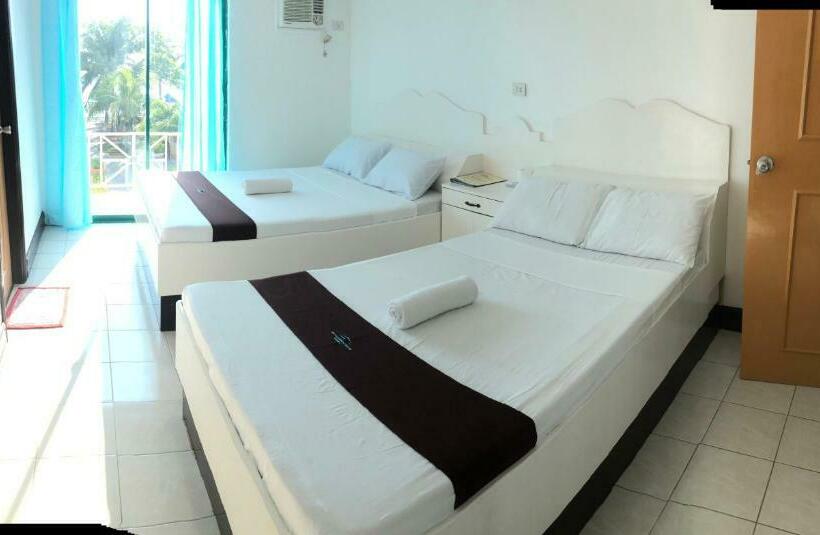 발코니 디럭스 룸, The Waterfront Beach Resort