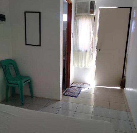 غرفة إقتصادية, The Waterfront Beach Resort