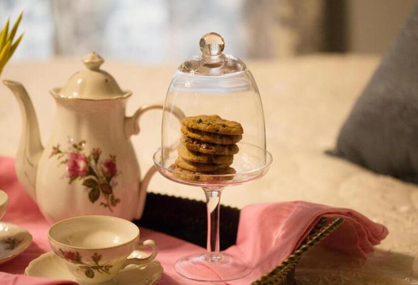 デラックスルーム, Bees B & B