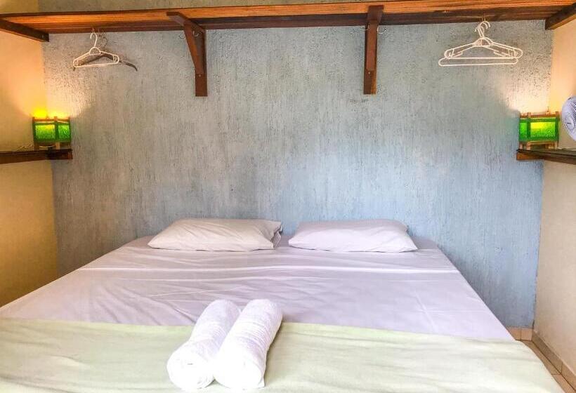 اتاق استاندارد با سرویس بهداشتی مشترک, Rosamar Suites