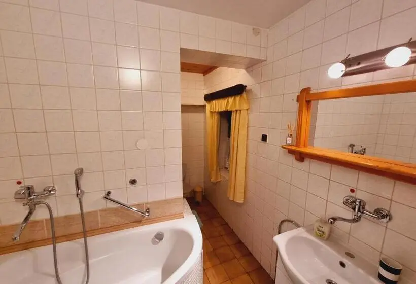 Huoneisto 1 Makuuhuone Pohjakerros, Penzion U Sovy