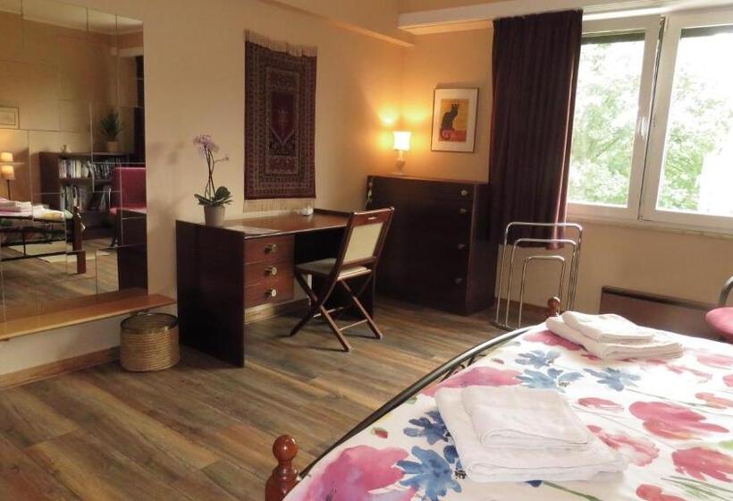 اتاق استاندارد با چشم‌انداز باغ, Prince D Orange Bed & Breakfast