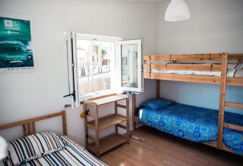 سرير فى غرفة مشتركه, Native Surfhouse