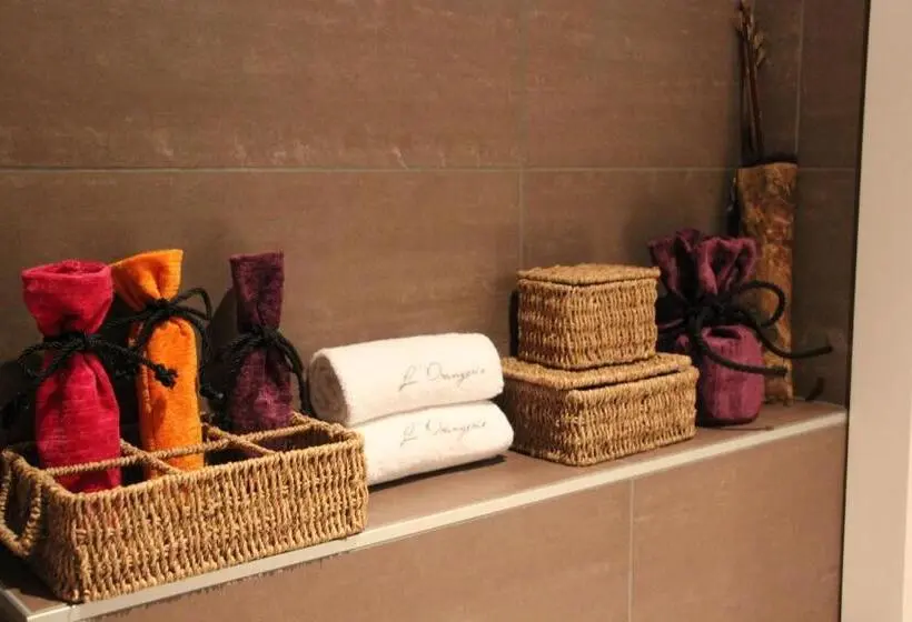 Standard-huone Allasnäkymä, B&b L Orangerie
