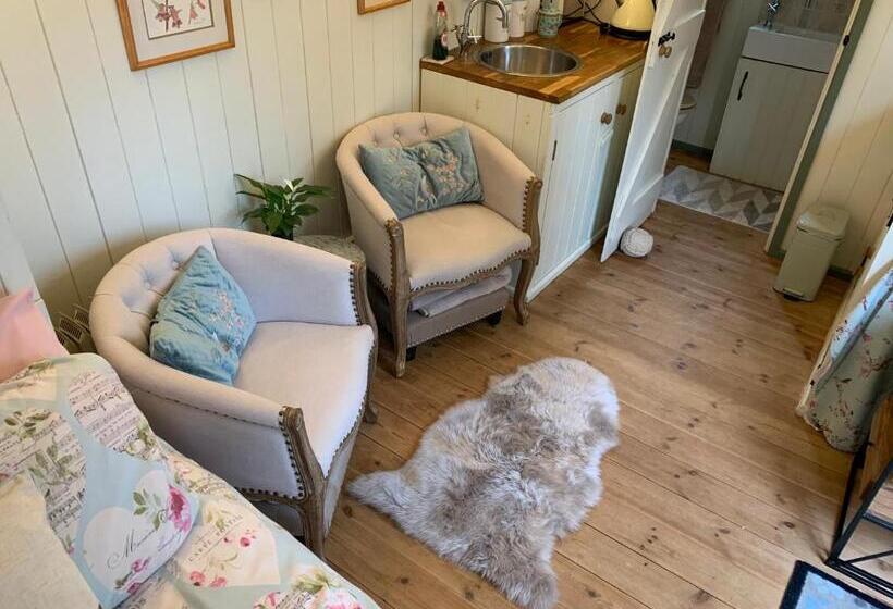 １ベッドルームハウス, Thatched Cottage