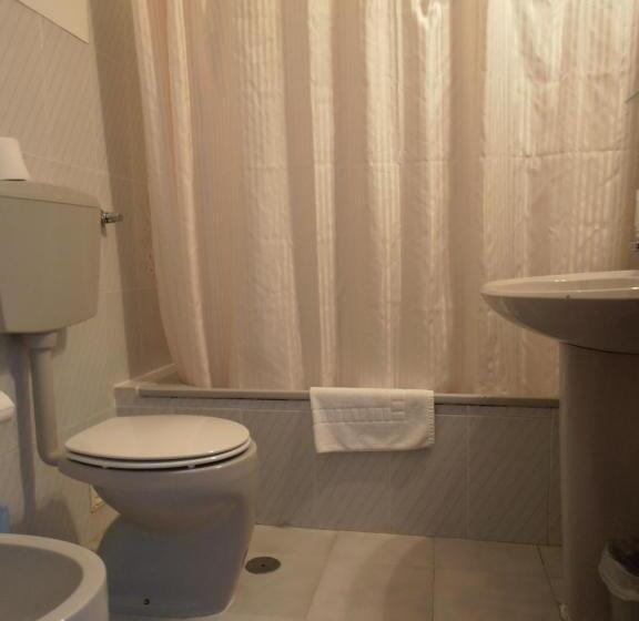 غرفة قياسية ثلاثية, Lobateira Villas