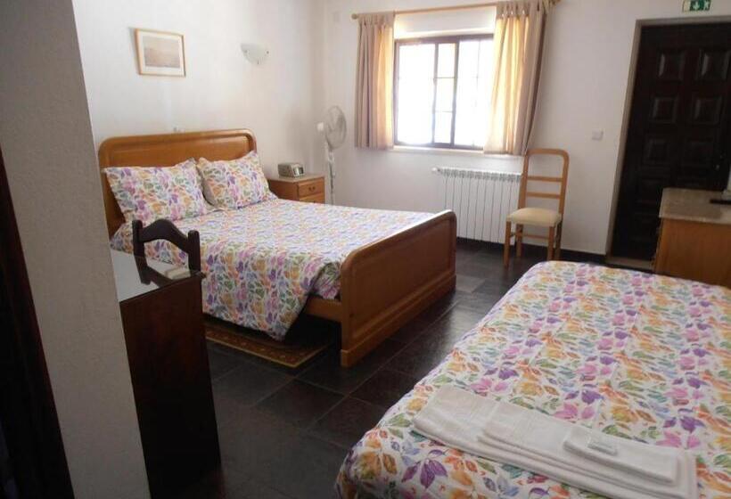 غرفة عائلية, Lobateira Villas