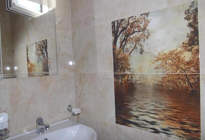 إستوديو قياسى, Sakutski House