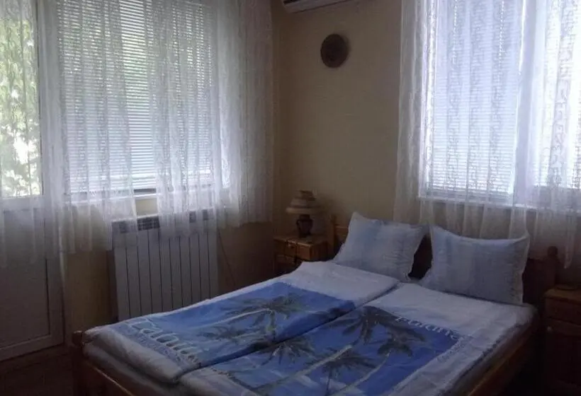 バルコニー付きスタンダードルーム, Sakutski House