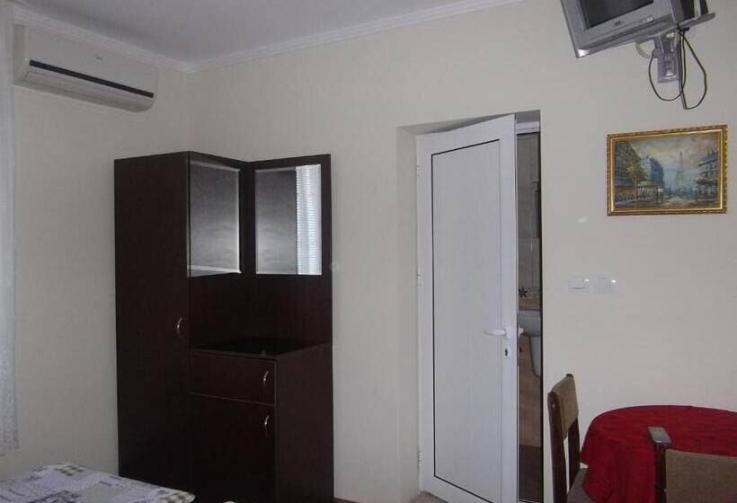 غرفة قياسية, Sakutski House