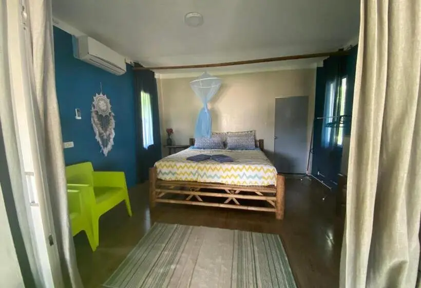 スタンダードバンガロー, Secret Beach Bungalows