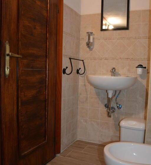 غرفة قياسية مطلة على الجبل, B&b Foresteria Della Certosa