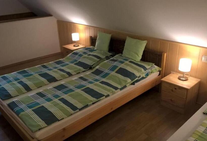 Дом 1 Спальня, Cseresznyevirág Vendégházak