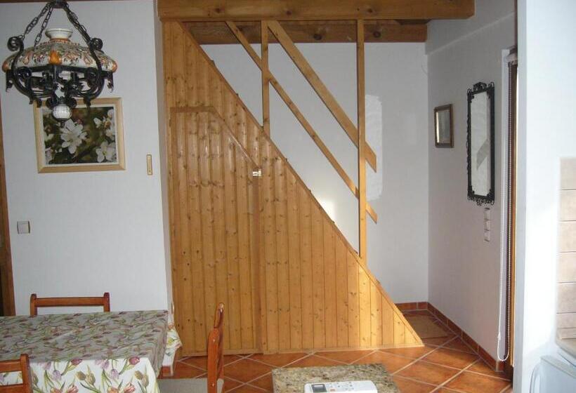 Дом 1 Спальня, Cseresznyevirág Vendégházak