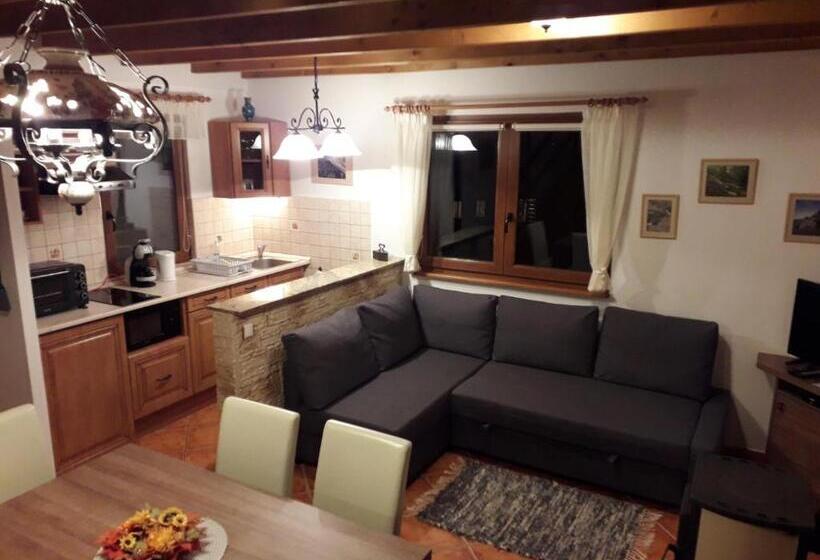 Дом 1 Спальня, Cseresznyevirág Vendégházak