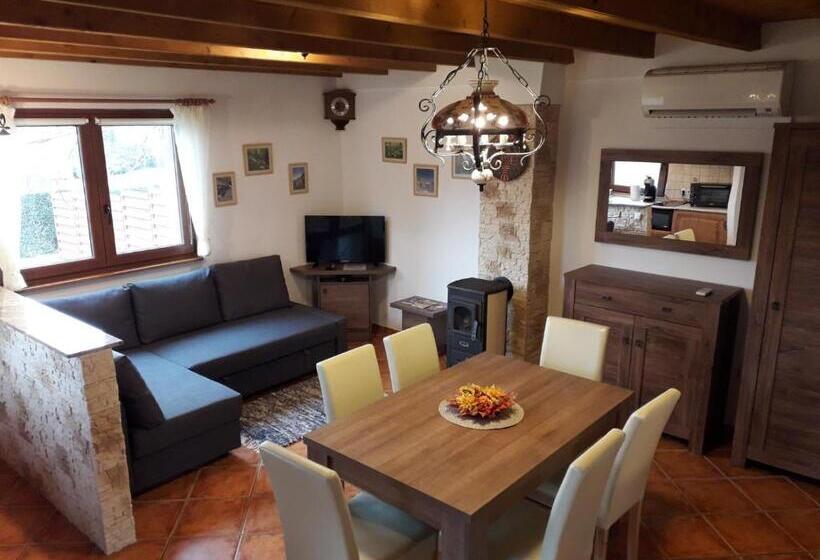 Дом 1 Спальня, Cseresznyevirág Vendégházak