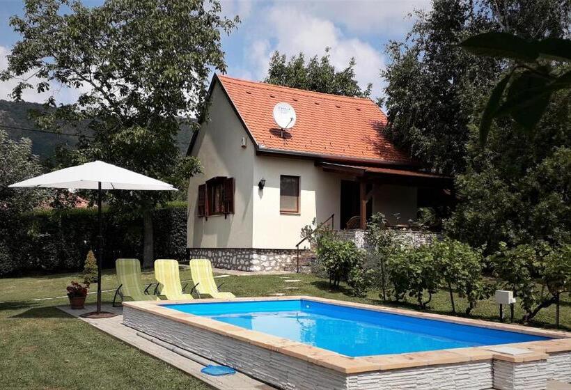 Дом 1 Спальня, Cseresznyevirág Vendégházak