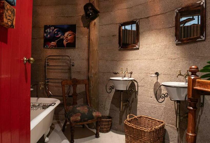 בקתה סטנדרטית, Fairview Estates