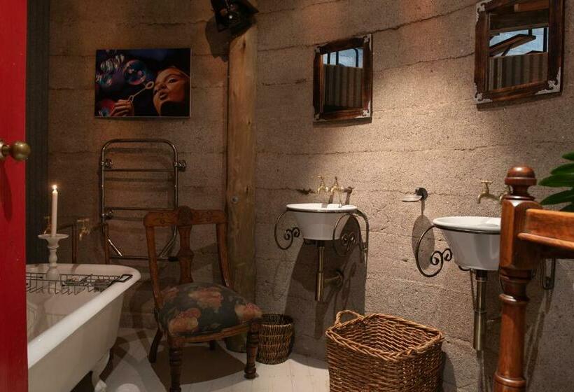 בקתה סטנדרטית, Fairview Estates