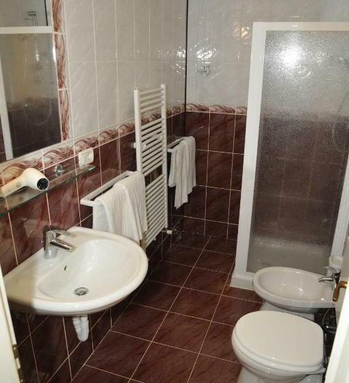 Апартаменты 3 Спальни, Pensiunea Lory