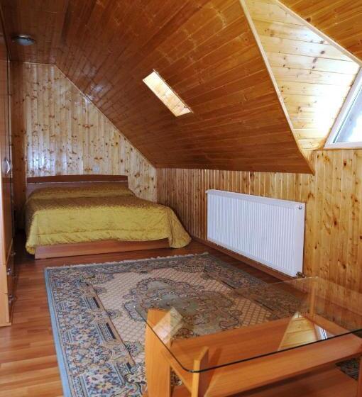 Апартаменты 3 Спальни, Pensiunea Lory